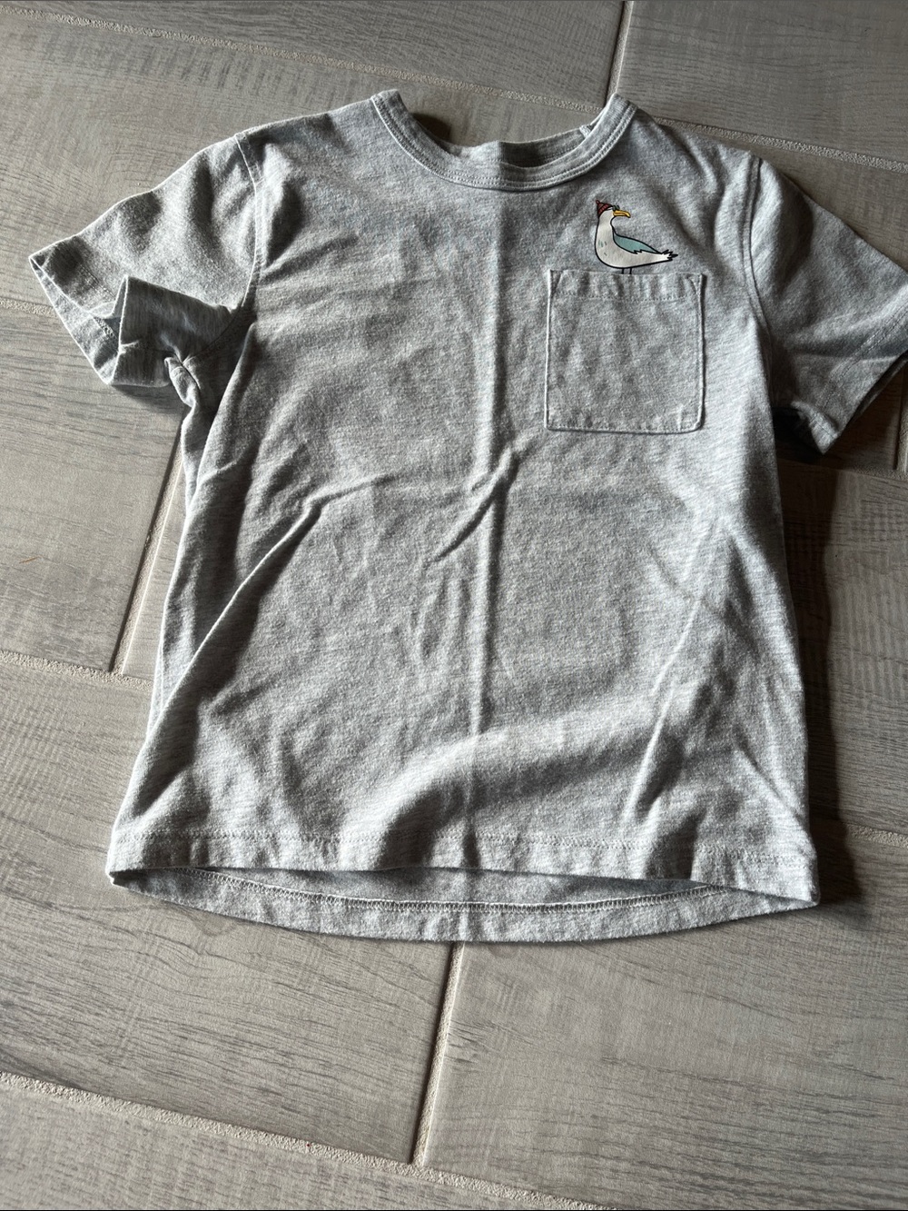 Kids' Short-Sleeve Gray Pocket Tee with Seagull Patch